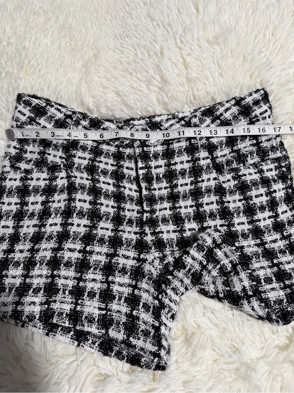 Classic Black & White Tweed High-Waist Women's Shorts - Picture 5 of 11